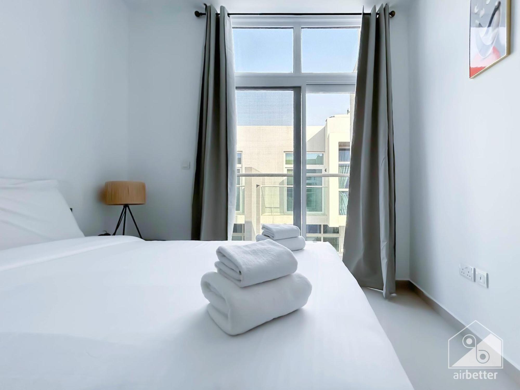 Luxury 3-bedroom Duplex In Damac Hills & Balcony Apartment *