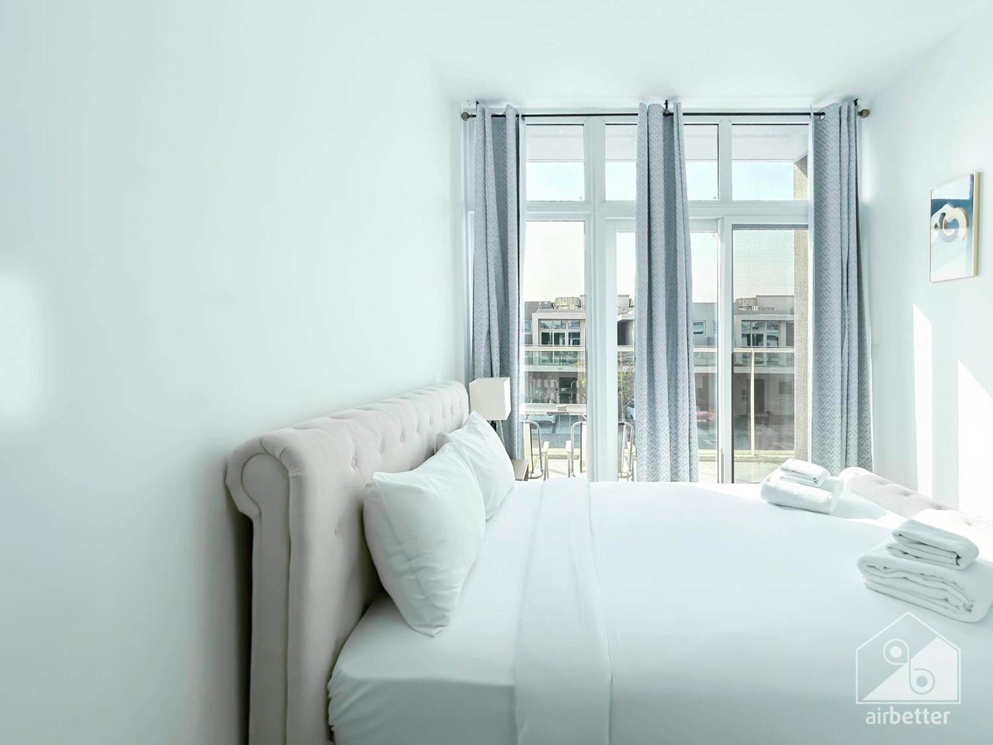 Luxury 3-bedroom Duplex In Damac Hills & Balcony Apartment