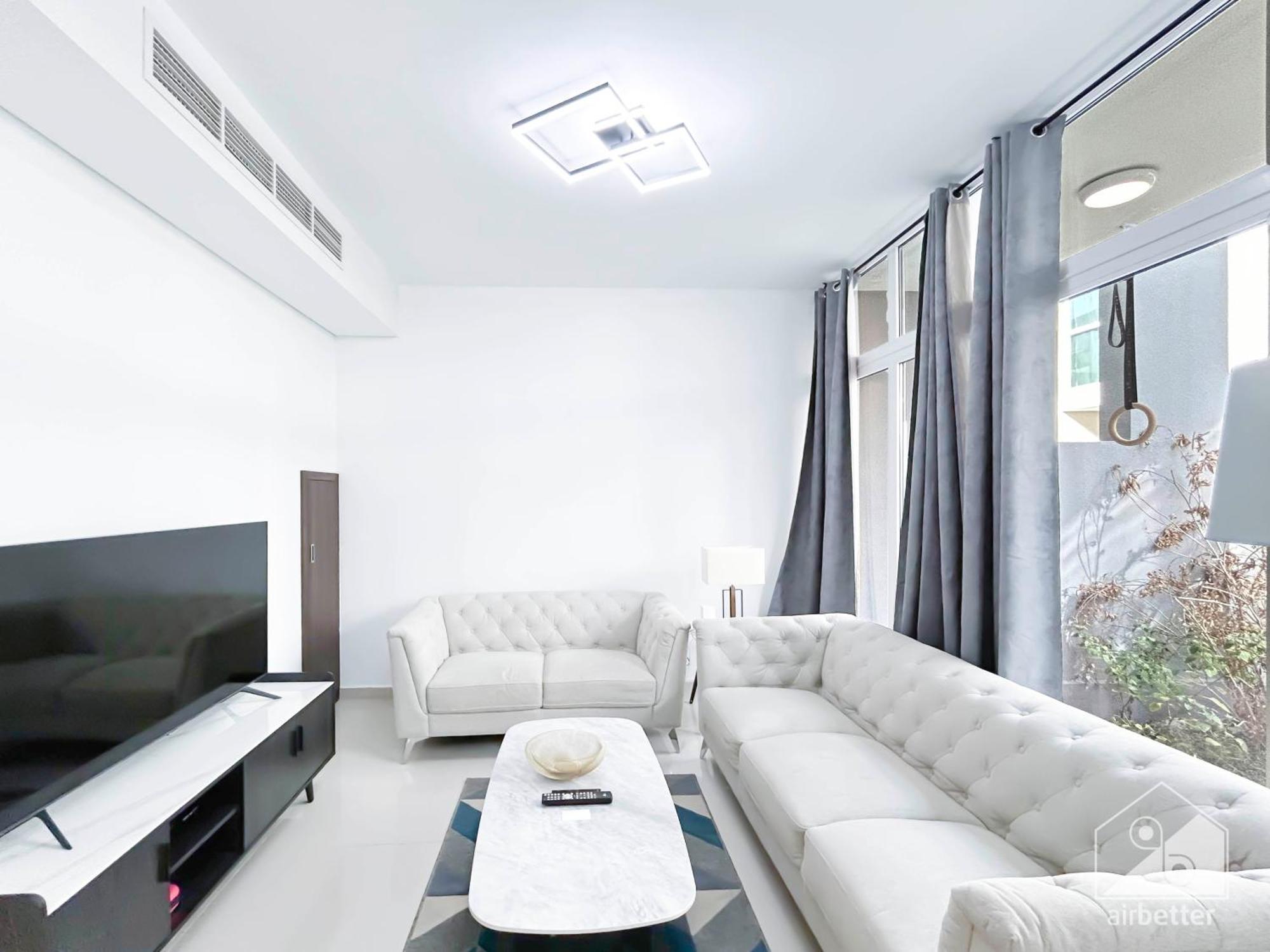Luxury 3-bedroom Duplex In Damac Hills & Balcony Apartment *