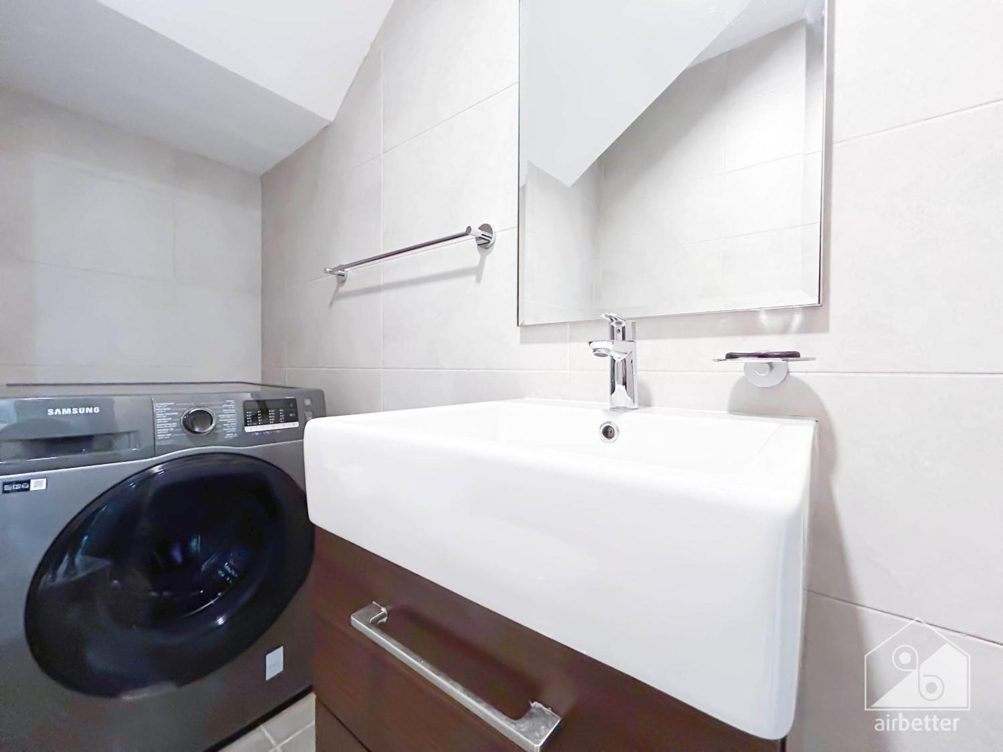 Luxury 3-bedroom Duplex In Damac Hills & Balcony Apartment *