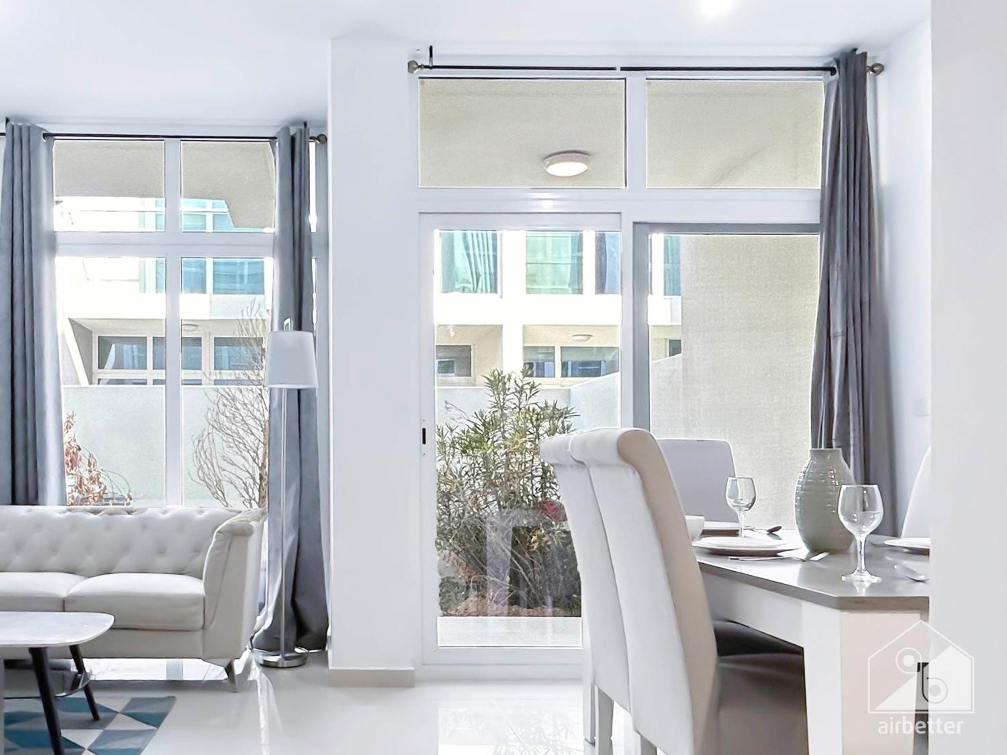 Apartment Luxury 3-bedroom Duplex In Damac Hills & Balcony Dubai