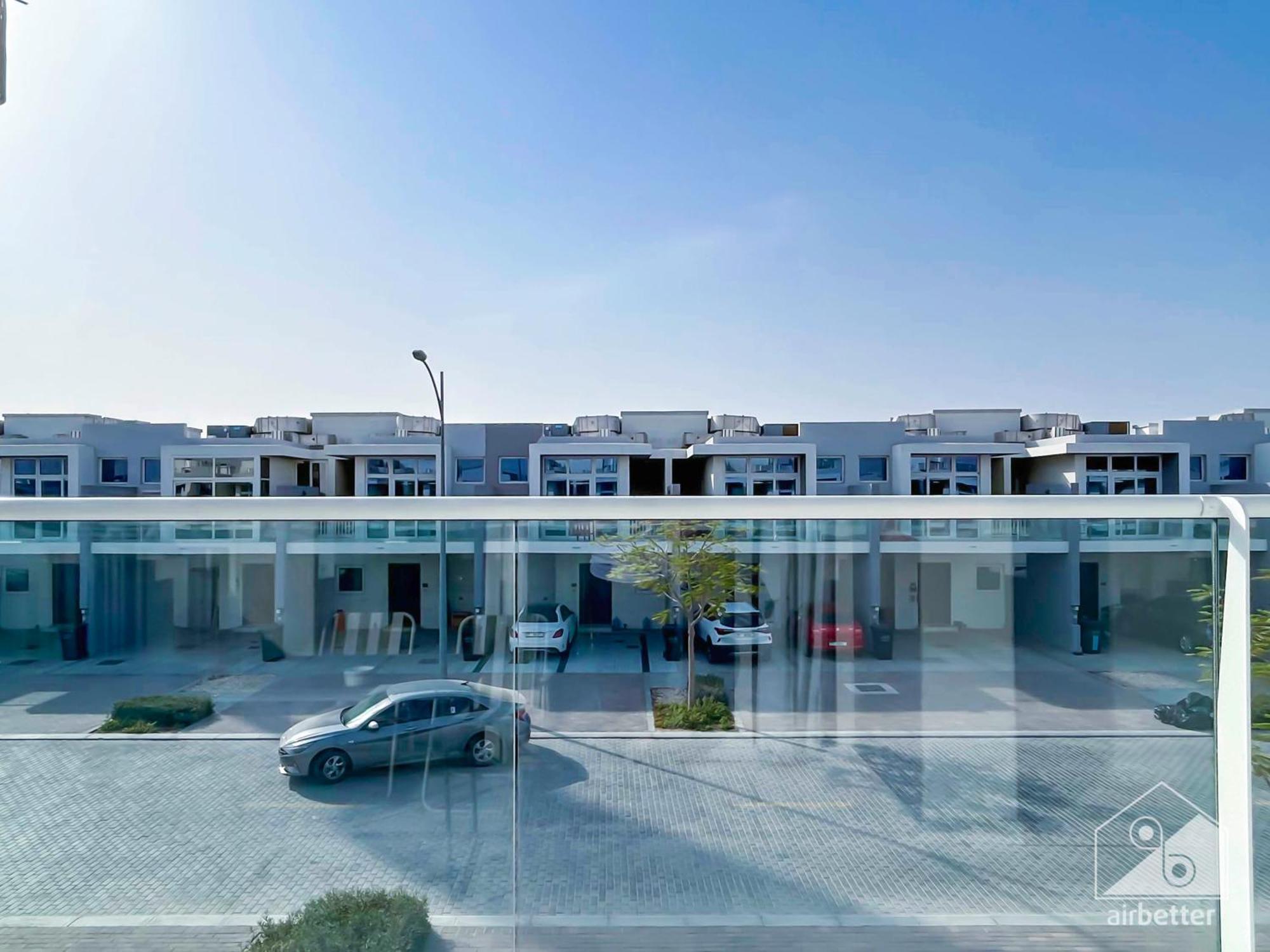 Luxury 3-bedroom Duplex In Damac Hills & Balcony